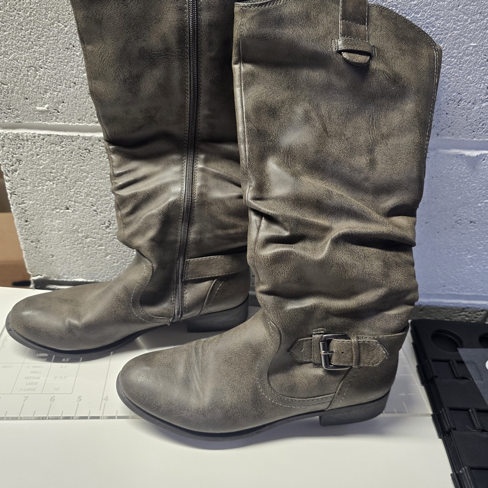 Stylish Gray Women's Boots